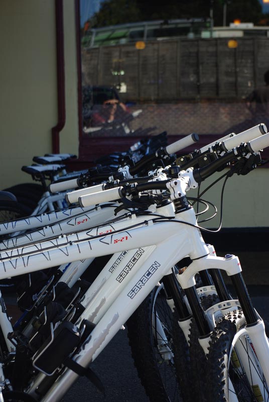 Our Saracen Mantra s-27s with 27 SRAM gears and hydraulic disc brakes.